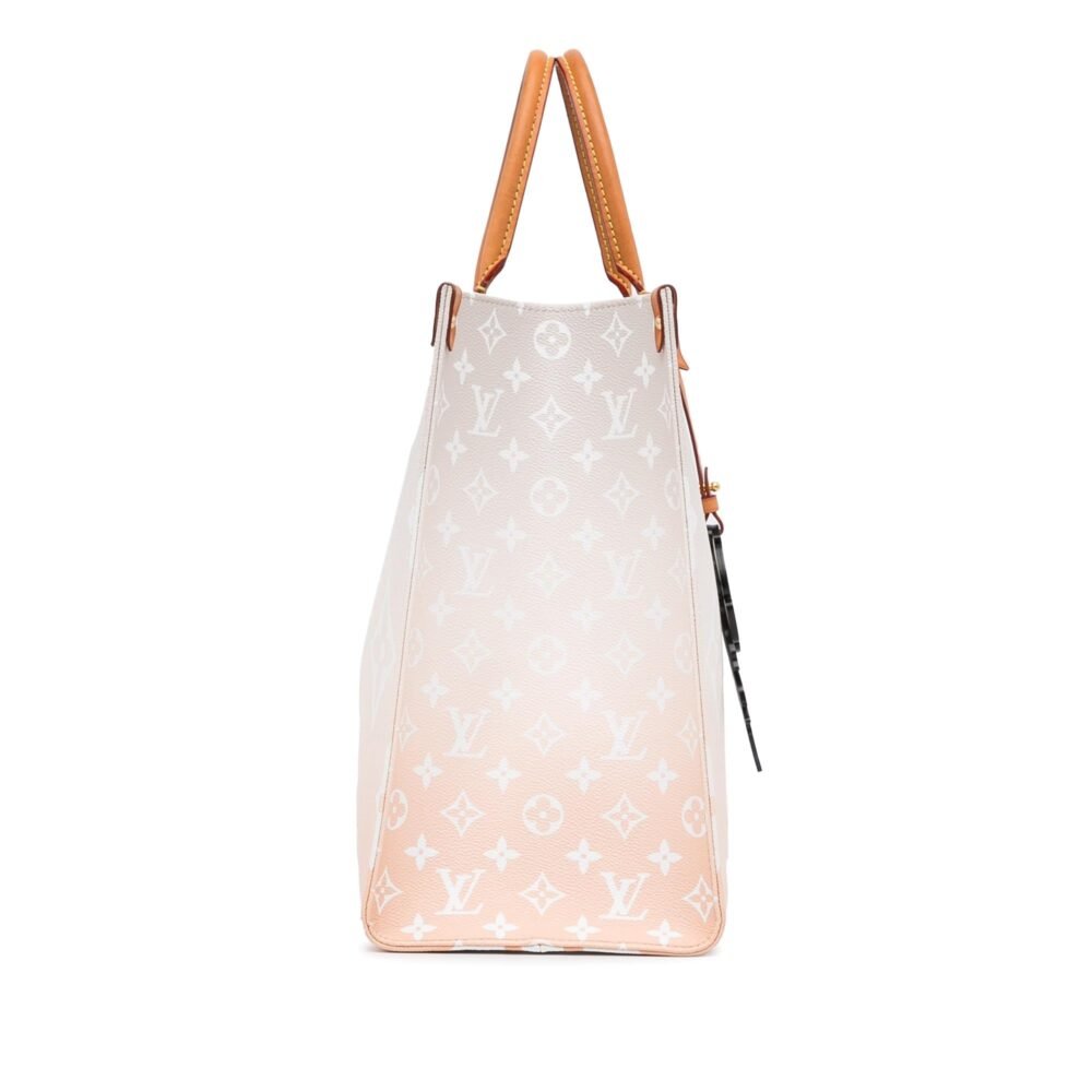 Louis Vuitton Monogram Giant By The Pool Onthego GM